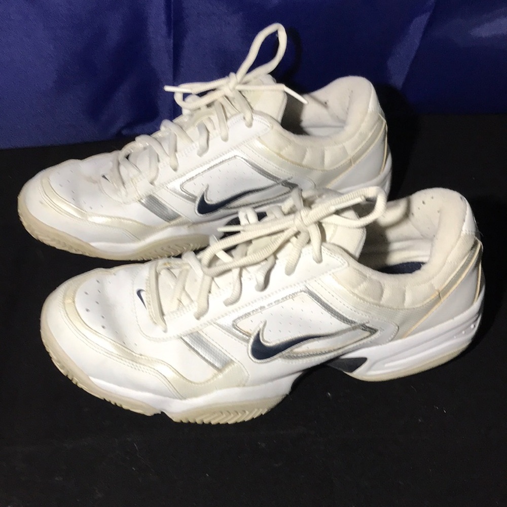 Men's Vintage NIKE City Court III Tennis Shoes 10
